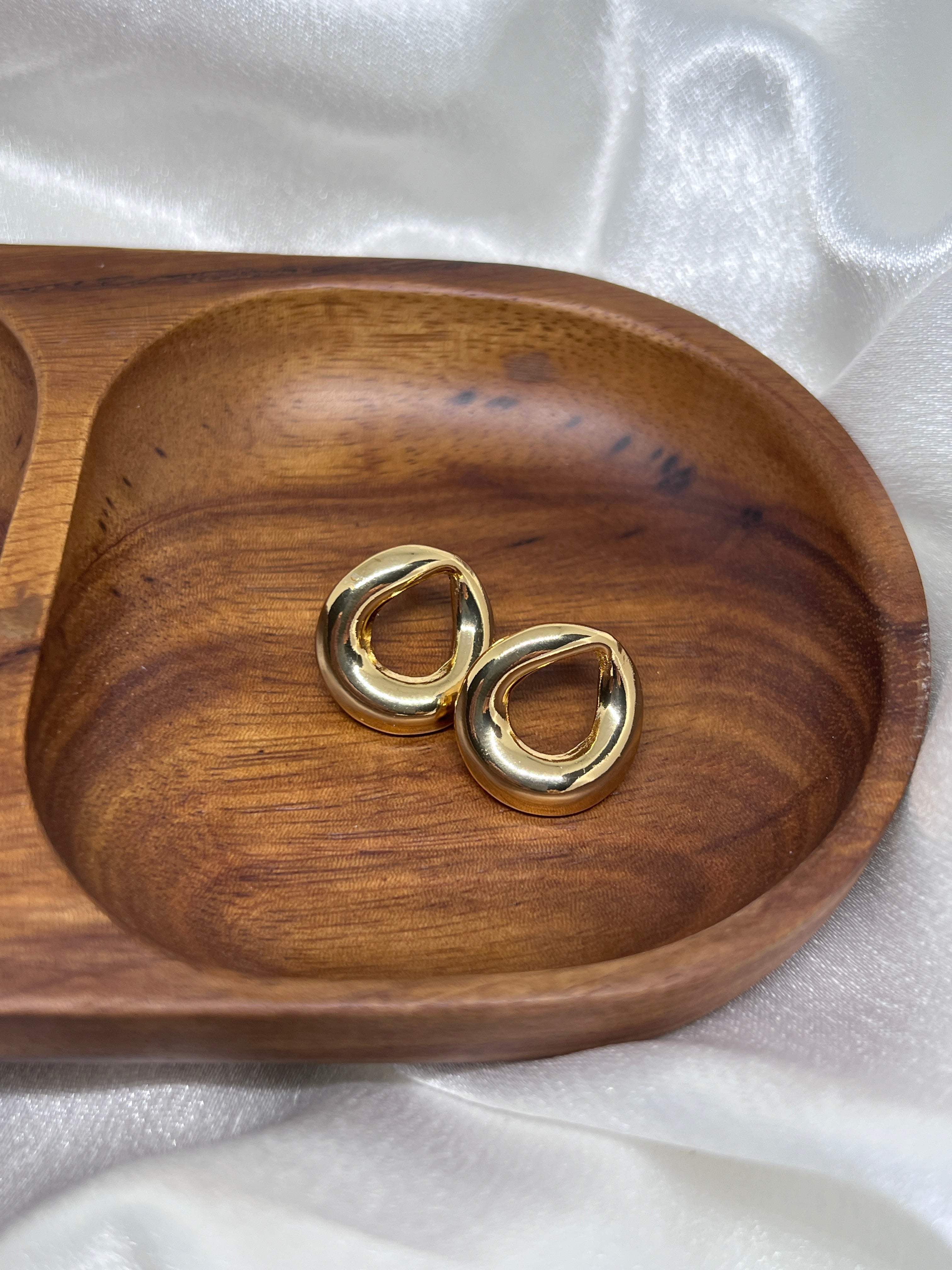 BOUCLES D’OREILLES NORA.